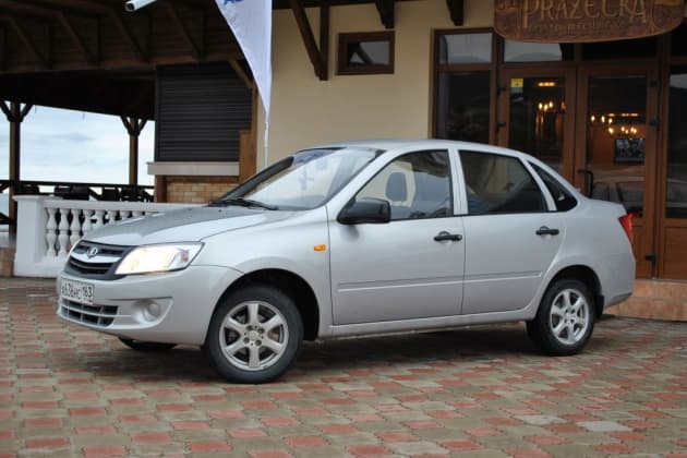 Lada Granta остается самой продаваемой моделью в России