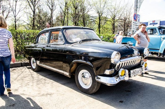 9 мая по городу Кирову проехались ретро автомобили