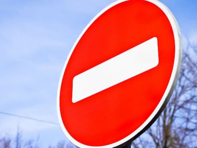 В Кирове на улице Ленинградской ограничили движение транспорта
