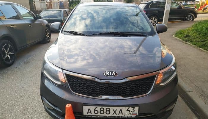 В Кирове 7-летняя девочка попала под колеса Kia Rio