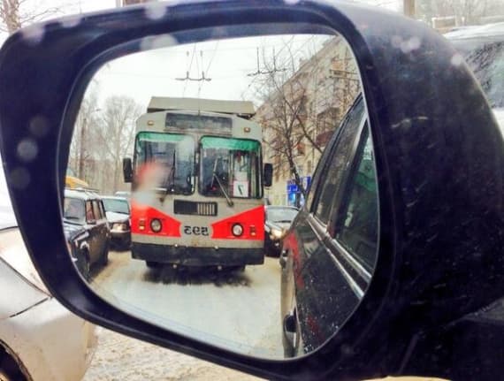 На улице Воровского образовалась огромная пробка