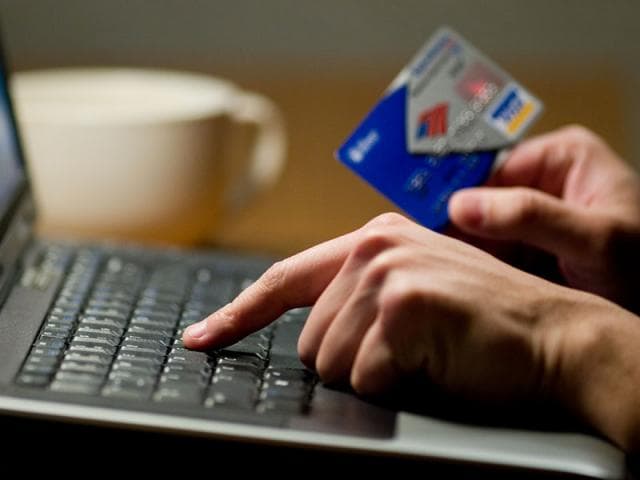  Мошенники выманили у кировчанки 53 тысячи рублей, посулив ей автомобиль
