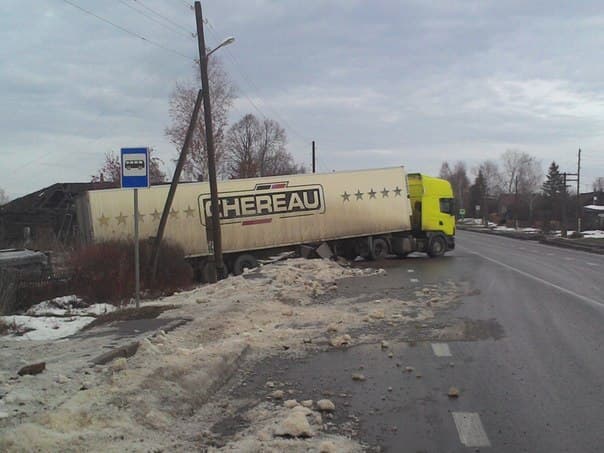 За выходные в ДТП на дорогах области погибли 2 человека и пострадали 29