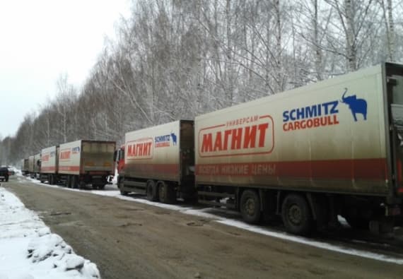 Фуры «Магнит» на обочине. Объезжай как хочешь