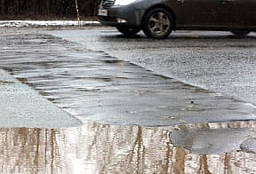 «Лежачий полицейский» разрушился через 2 месяца после ремонта к приезду Владимира Путина