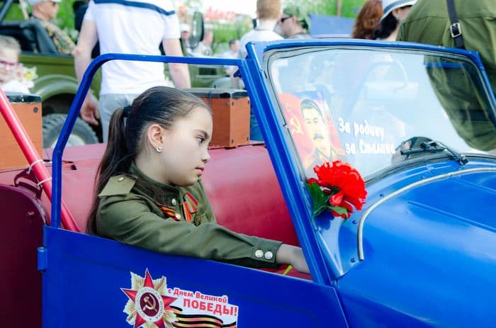 9 мая по городу Кирову проехались ретро автомобили