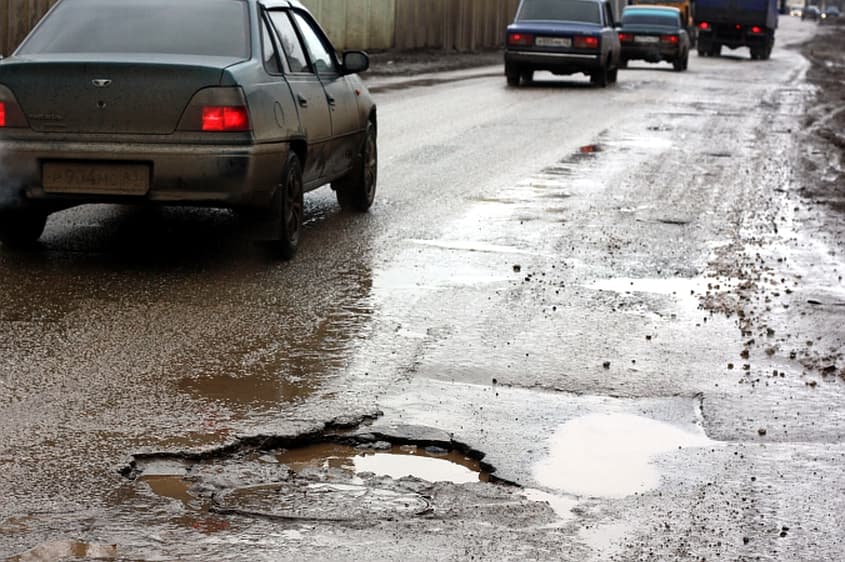 Городские дороги: Власти не могут определиться с ремонтом