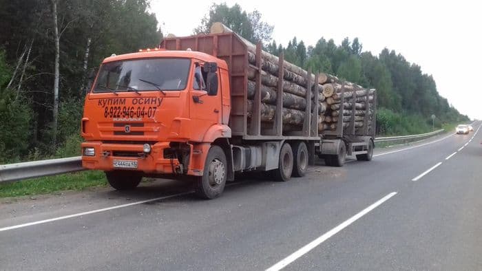 Автопоезд на трассе влетел в “УАЗик”