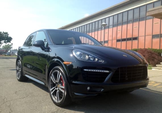 На трассе в Кирово-Чепецком районе в кювет улетел «Порш Кайен»