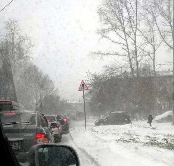 Город встал в пробках. Возможна локальная чрезвычайная ситуация