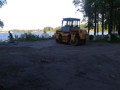 В Белой Холунице начали ремонтировать дороги
