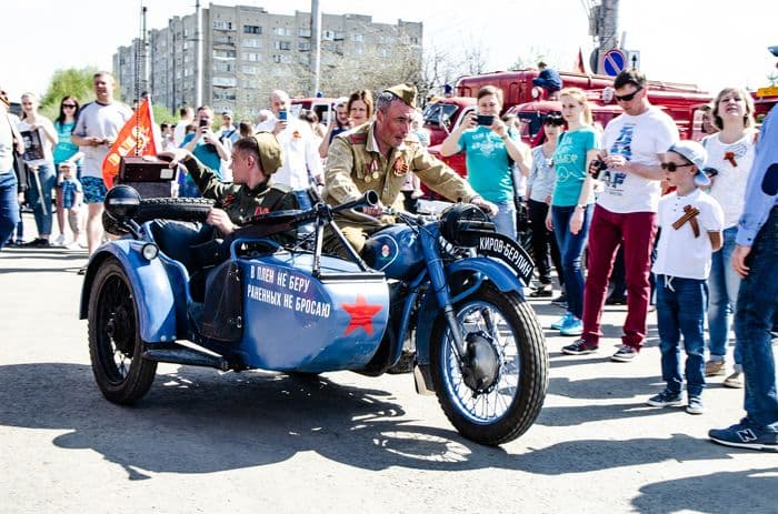 9 мая по городу Кирову проехались ретро автомобили
