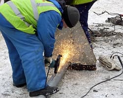 ДТП: водитель въехал в светофор 