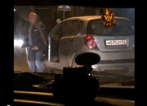 На Красина иномарка врезалась в столб