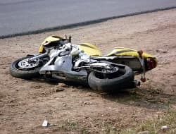 Мотоциклист въехал в «Ниву»