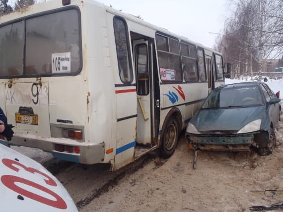 В Чепецке три пассажирки Форда попали в больницу из-за аварии