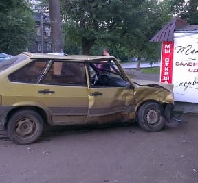 ВАЗ и Zaz не разъехались на перекрестке улиц Воровского и Свободы