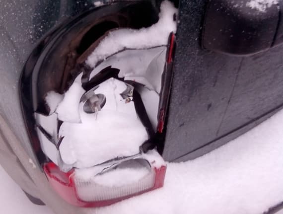 Авария во дворе. ДПС бессильны, вызываем участкового