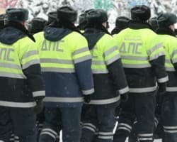 Сегодня все крупные перекрестки находятся под охраной сотрудников ГИБДД