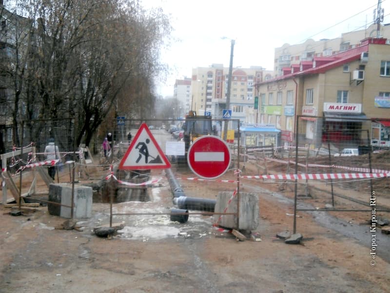 Раскопки на Чернышевского: машины проезжают по дворам