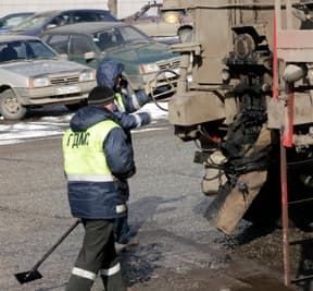На улице потеплело, дорожники принялись за работу