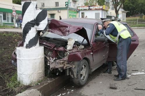 ДТП. Столб спас кировчан от гибели    