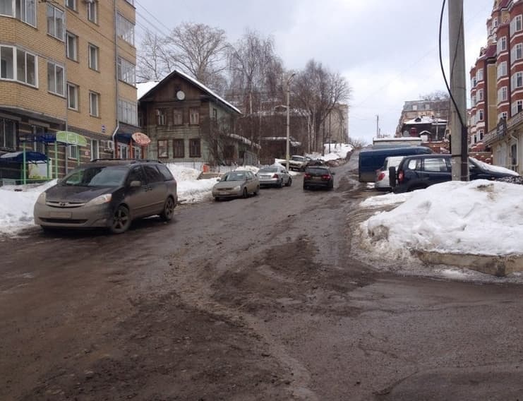 Выбоины на улице Казанской: на ремонт нет денег
