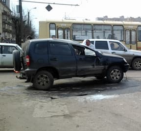 ВАЗ-21099 перевернул «Шевроле Ниву»