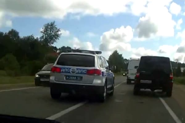 ДПС спешит… по встречной [видео]