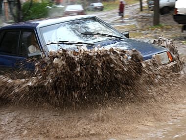 Яма глубиной почти 50 сантиметров: а вам слабо?