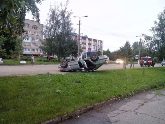 В Вятских Полянах водитель иномарки сбил женщину, сидевшую на остановке