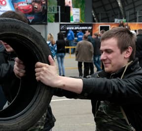 «Автопарк-2012». Крупная выставка и дорогие машины [фоторепортаж]