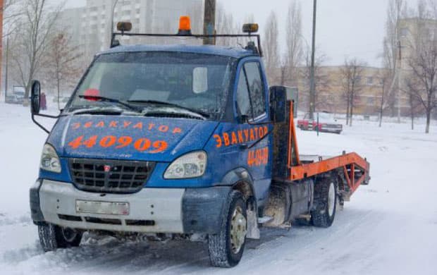 У кировчанки угнали машину, погрузив ее на автоэвакуатор