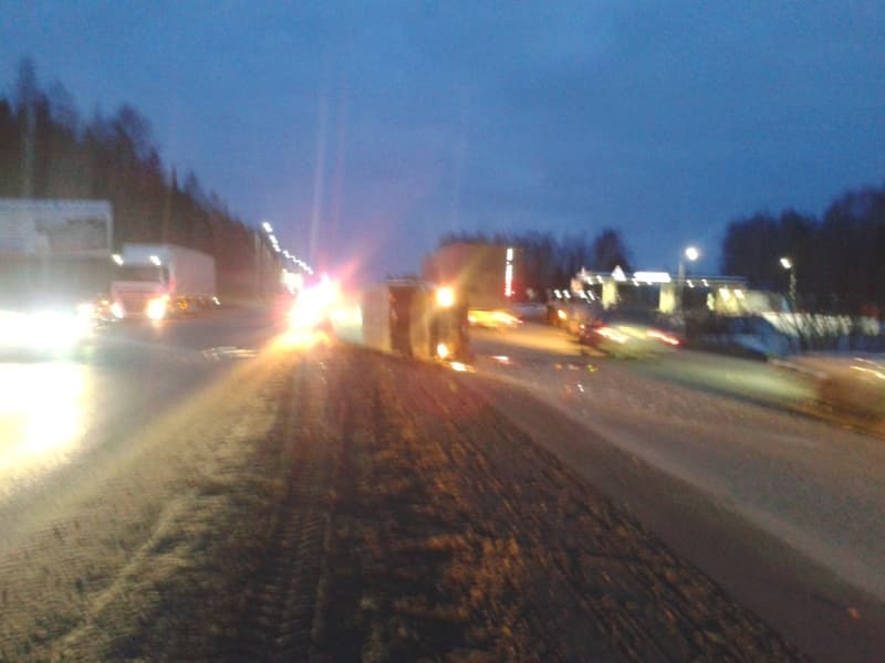 На Советском тракте «девятку» и «спринтер» разбросало по дороге от удара