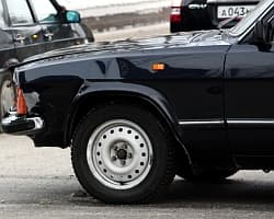 «Honda-CRV» и ведомственная «Волга» не поделили Октябрьский проспект