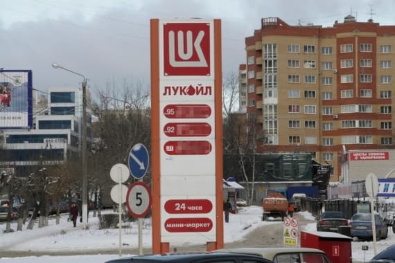 Бензин подорожал на 50 копеек и это не предел