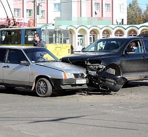 ДТП: Volkswagen Touareg и «девятка» не поделили перекресток