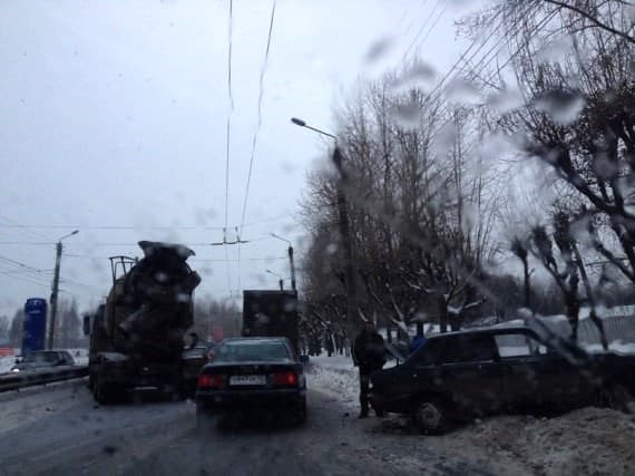 ДТП. Бетономешалка столкнулась с легковушкой на Производственной