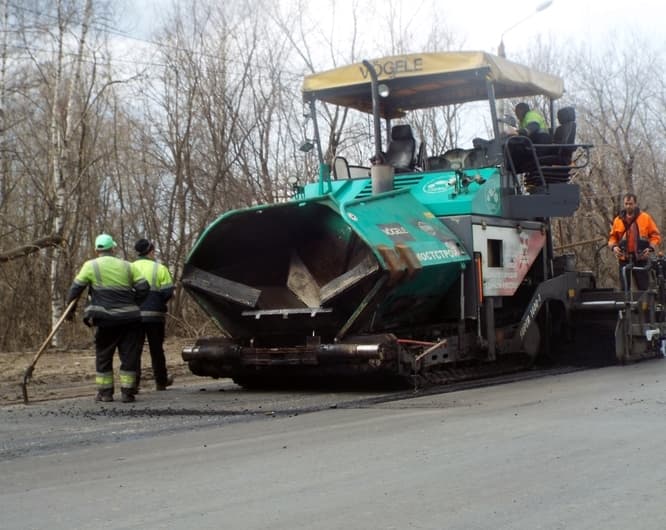 На кировские дороги выливаются сотни тонн литого асфальта, а толку?