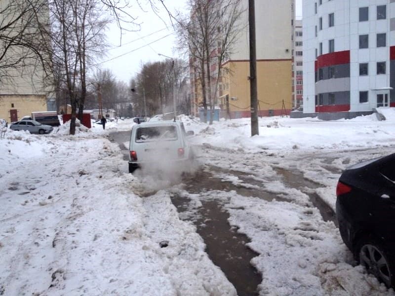 На улице Московской произошла крупная утечка воды