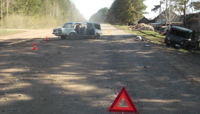 На трассе в Фаленском районе распластались «УАЗ» и «шестерка»