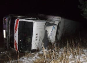 ДТП. В Верхошижемском районе грузовой «Мерседес» опрокинулся в кювет 