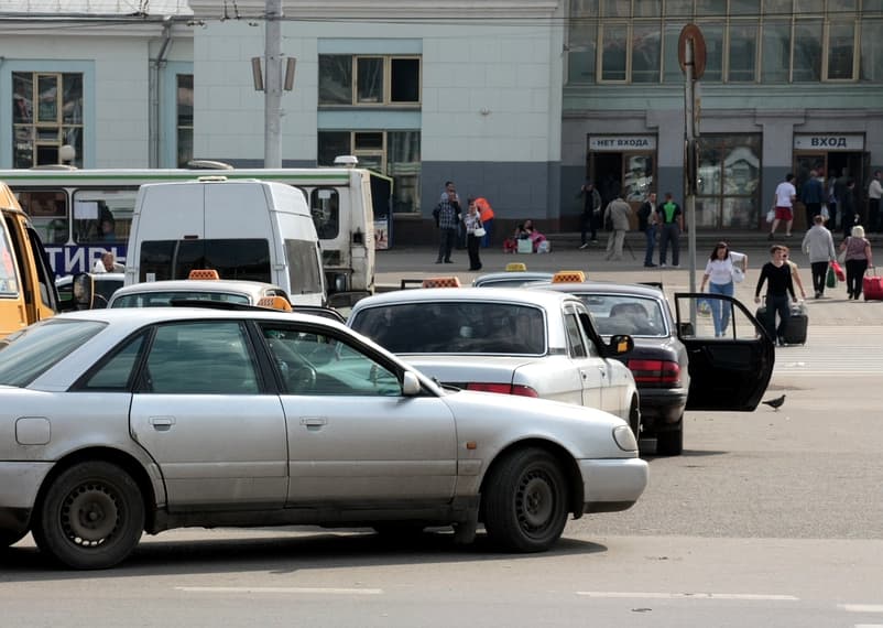 Платной парковки на Привокзальной площади не будет