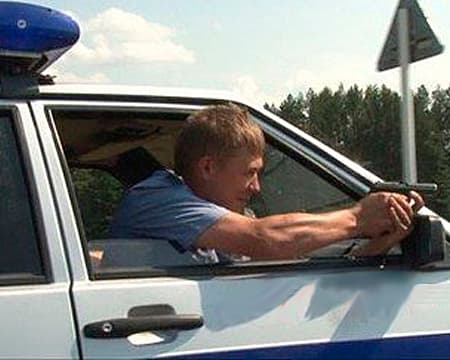 Полиции пришлось стрелять по колесам машин двух водителей