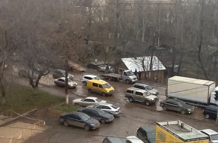 ДТП. Нива съехала в кювет на улице Карла Маркса