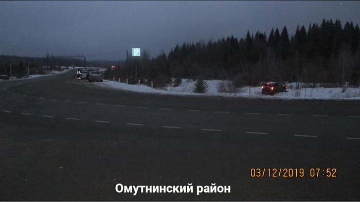 В Кировской области 15-летний ребенок на кроссовере улетел в кювет