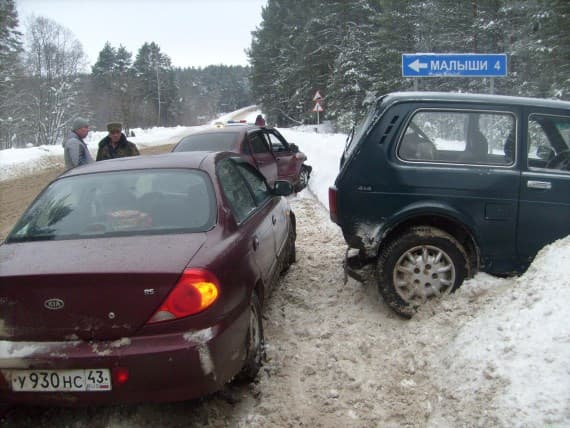 На трассе Киров-Вятские Поляны «Нива» протаранила две машины