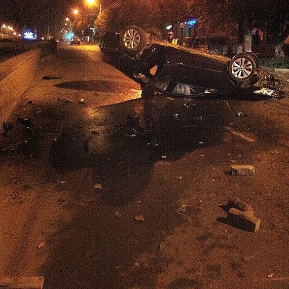 На Октябрьском проспекте у ЦУМа ночью произошло ДТП с иномаркой