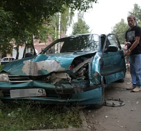 Сел за руль с похмелья и сразу попал в ДТП