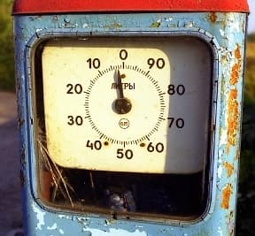 Бензин немного подешевел